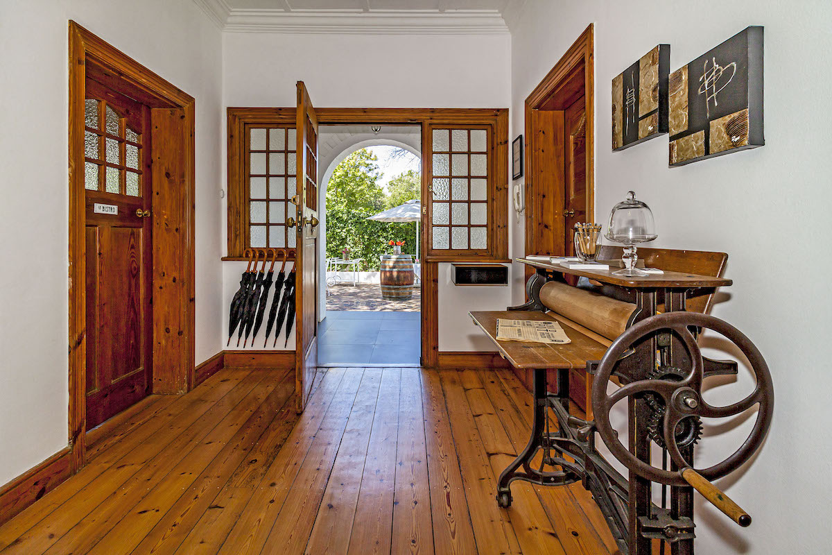 La Bonne Auberge Room